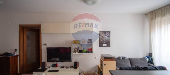 3-salle Appartement à Chiaravalle, Italy No. 6546 4