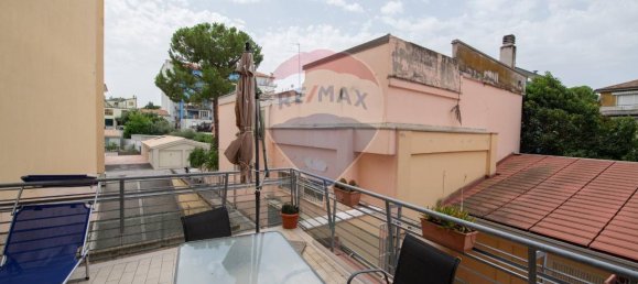 3-salle Appartement à Chiaravalle, Italy No. 6546 13