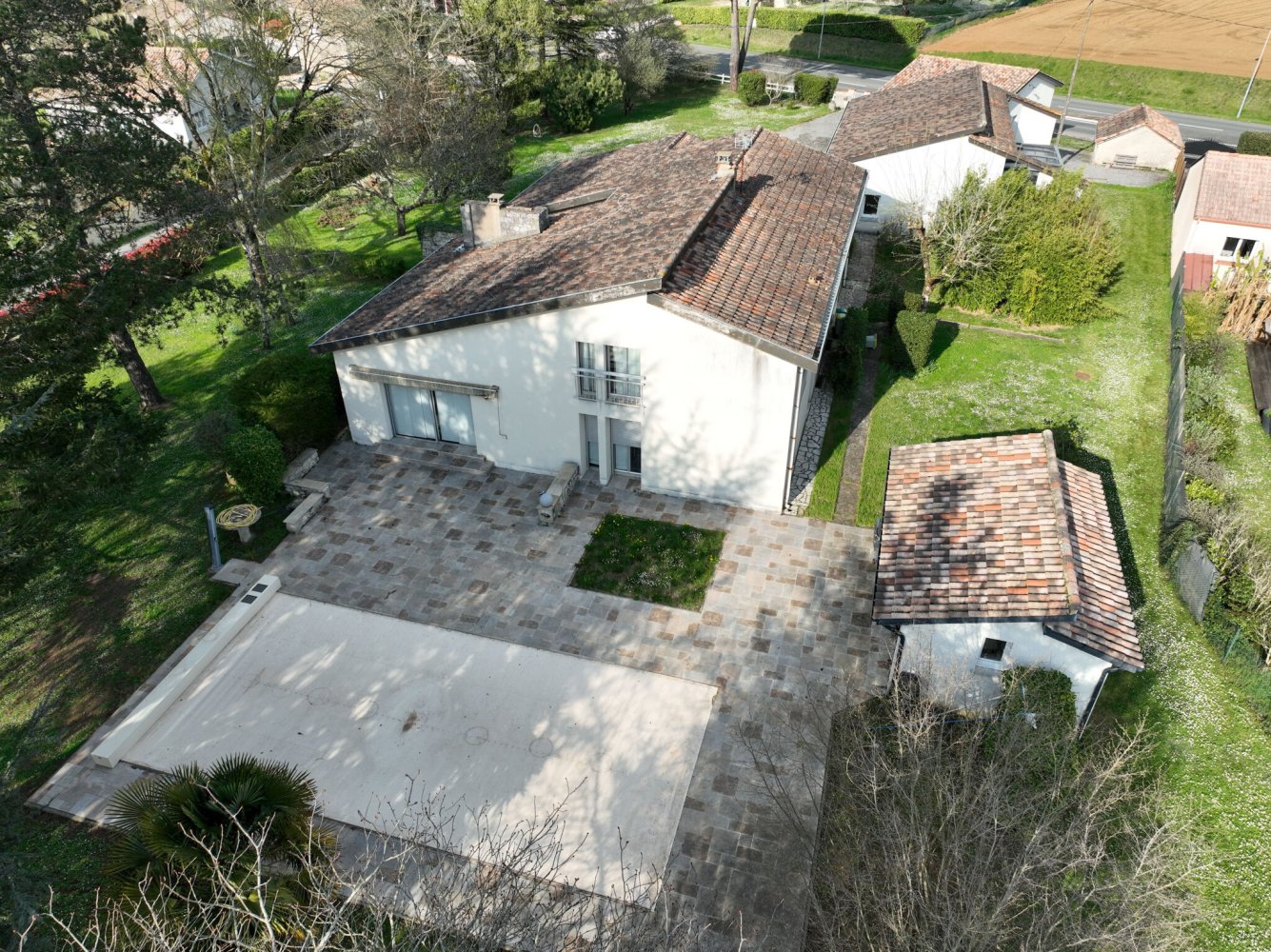 Casa T8 em Laroque-Timbaut, France N.º 109002