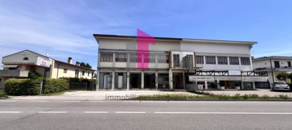 4 rooms Warehouse in Dueville, Italy No. 228649 2