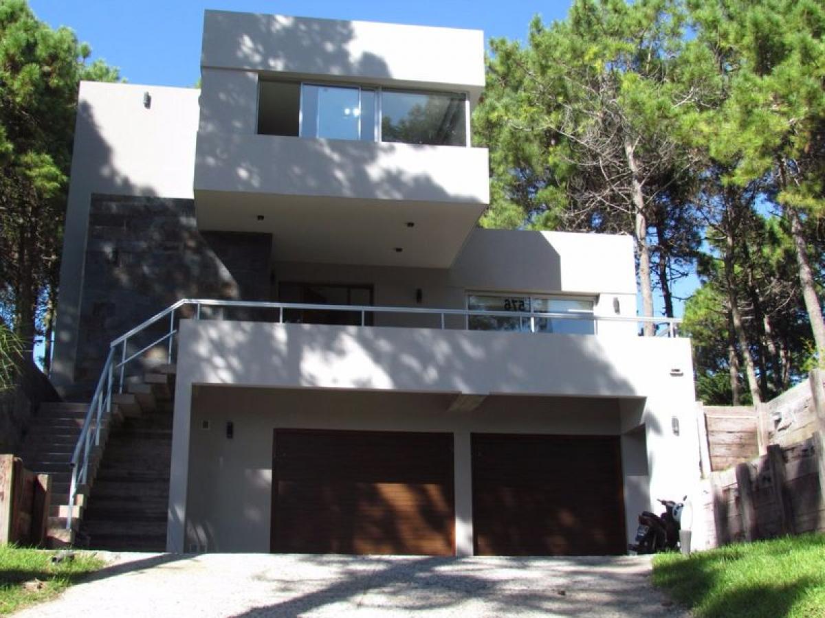 4 bedrooms House in Mar del Plata, Argentina No. 74969