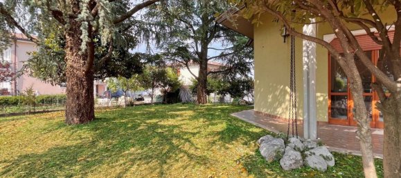 3 bedrooms Villa in Montichiari, Italy No. 333063 9