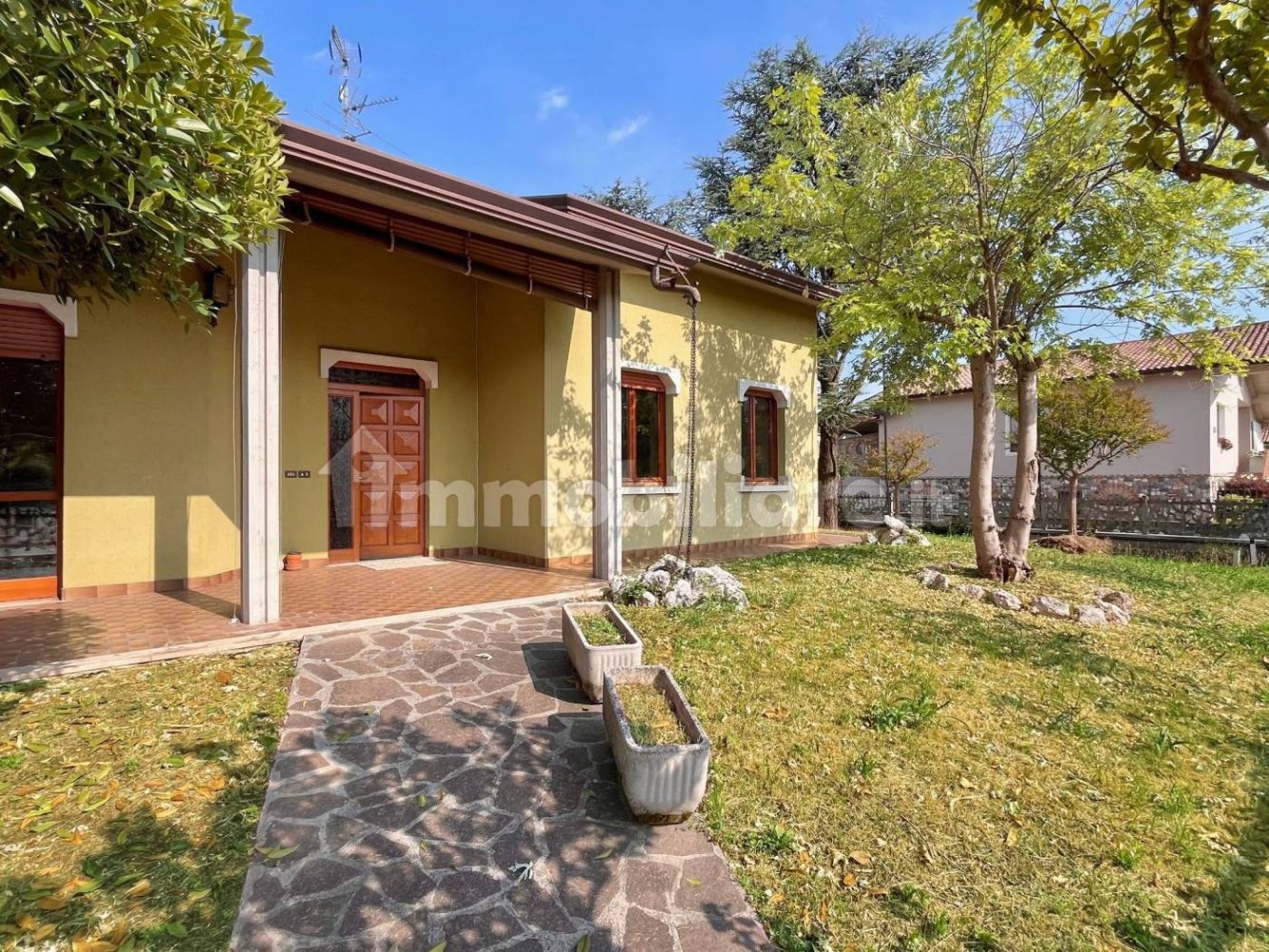 3 bedrooms Villa in Montichiari, Italy No. 333063