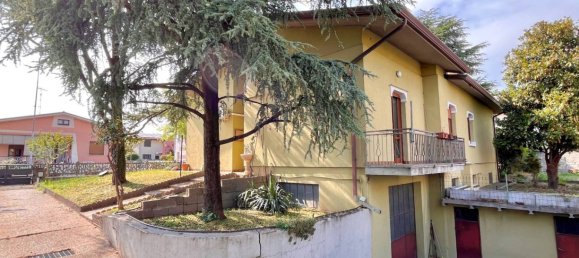 3 bedrooms Villa in Montichiari, Italy No. 333063 2