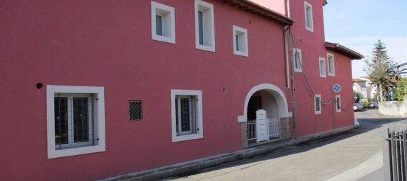 4 rooms Apartment in Campi Bisenzio, Italy No. 23890 4