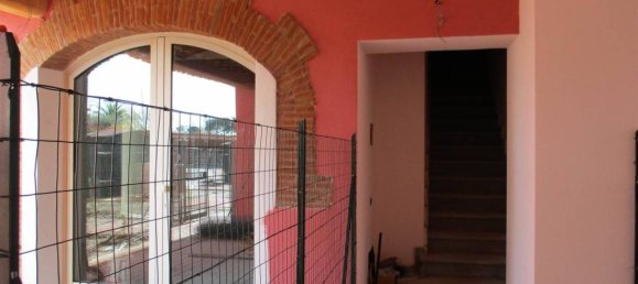 4 rooms Apartment in Campi Bisenzio, Italy No. 23890 2