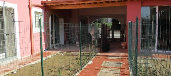 4 rooms Apartment in Campi Bisenzio, Italy No. 23890 3