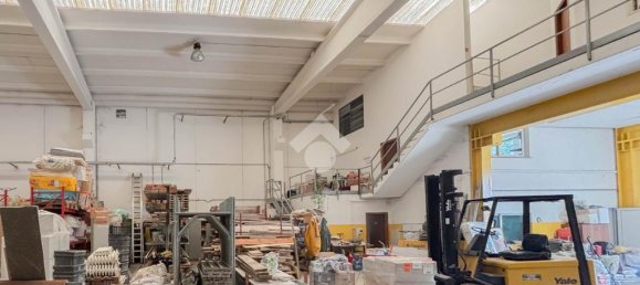 Склад с 4 комнатами в Суизьо, Италия № 309945 15