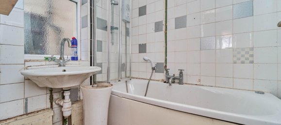 3 bedrooms House in Willenhall, United Kingdom No. 2064 7