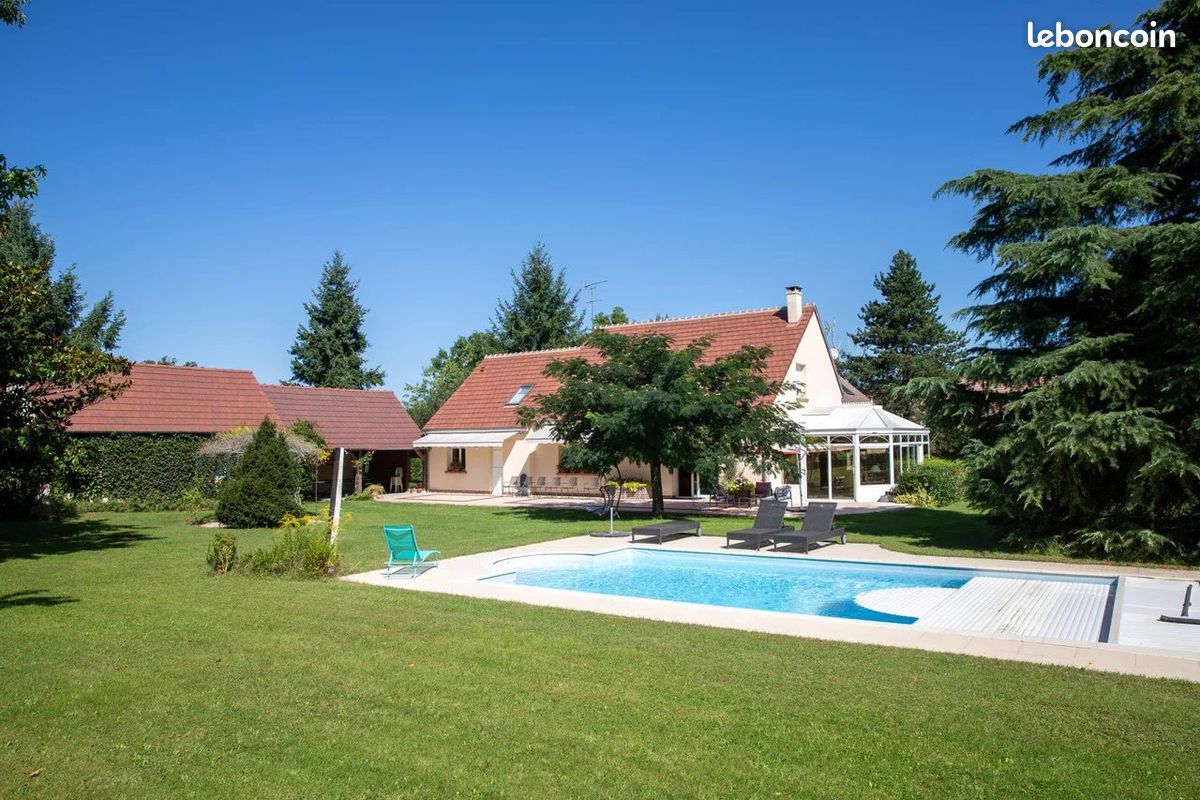 5 غرف نوم منزل في La Ferte-Saint-Cyr, France رقم 85690