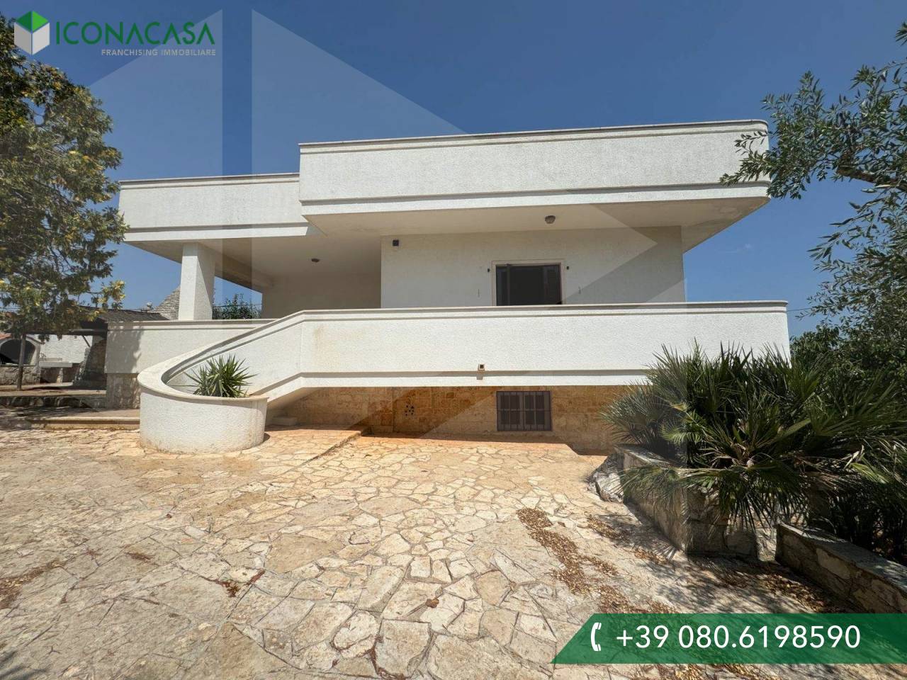 Вилла с 3 комнатами в Монополи, Италия № 28765