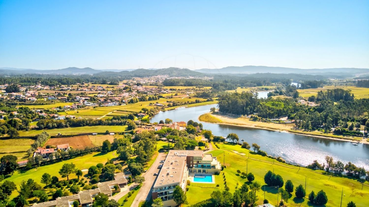 3 chambres Maison à Gemeses, Portugal No. 149015