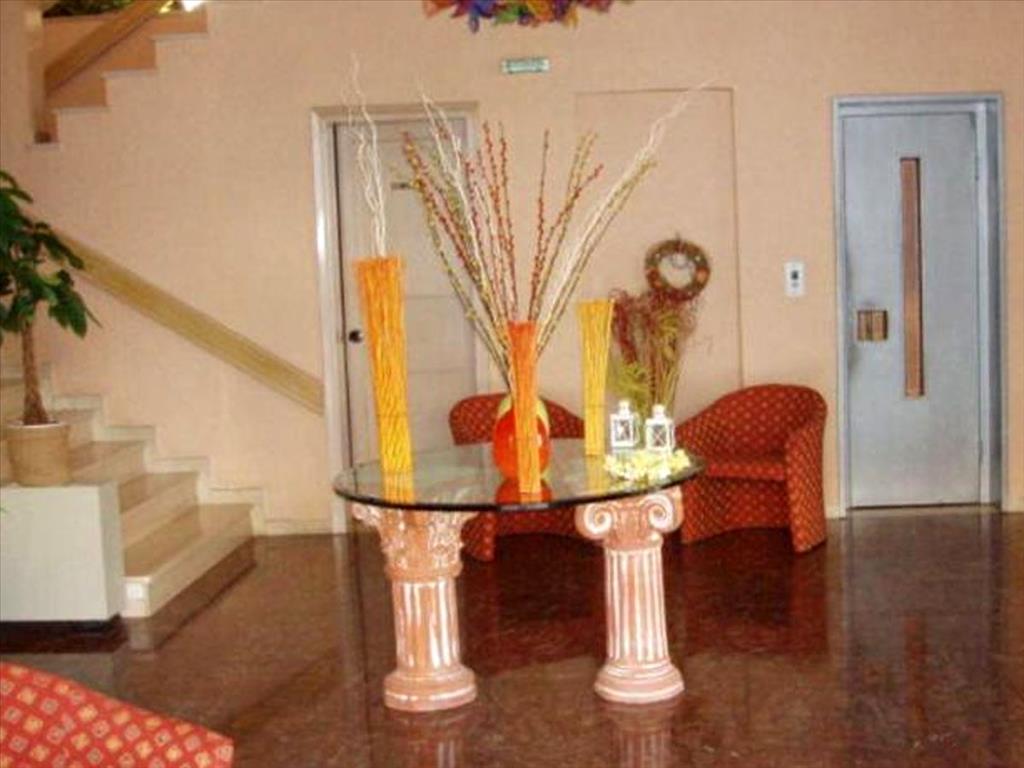 750m² Townhouse in Kamena Vourla, Greece No. 6883