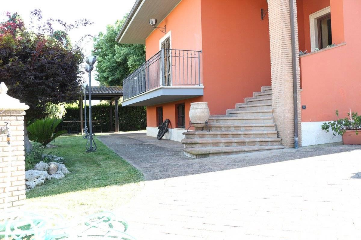 4-Zimmer Villa in Cisterna di Latina, Italy, Nr. 76556