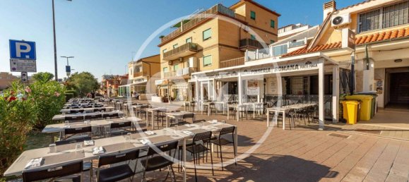 150m² Commercial property in Pomezia, Italy No. 311795 20