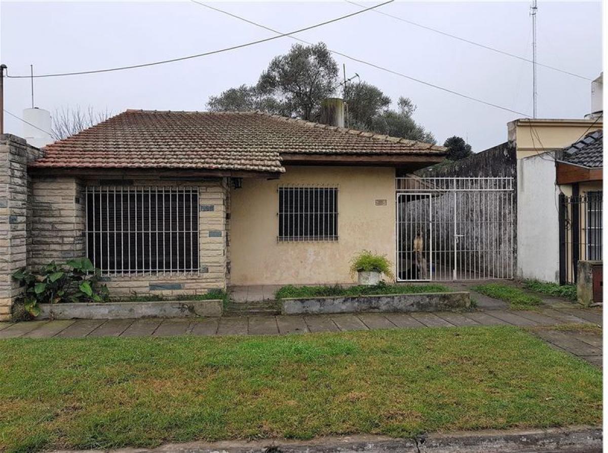 2 bedrooms House in Malvinas Argentinas, Argentina No. 12350