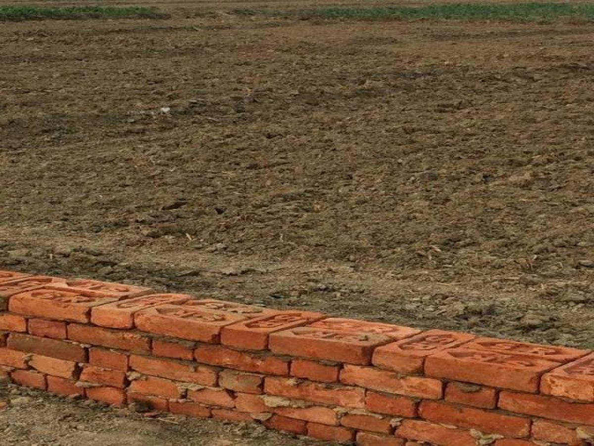  Land in Lucknow, India No. 33900