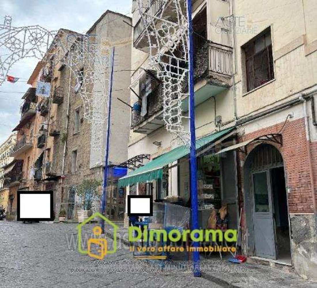 5 rooms Apartment in Naples, Italy No. 10952