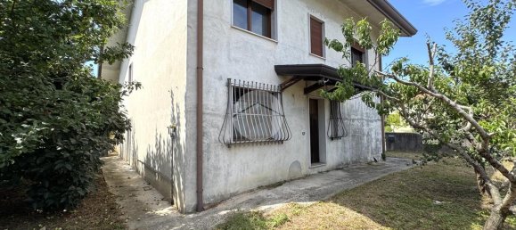 4 bedrooms Villa in Salzano, Italy No. 257629 15