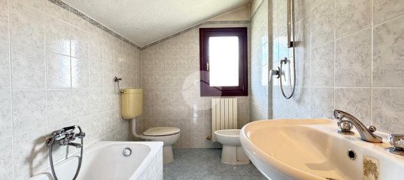 4 bedrooms Villa in Salzano, Italy No. 257629 9