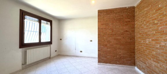 4 bedrooms Villa in Salzano, Italy No. 257629 3