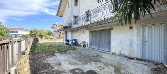 4 bedrooms Villa in Salzano, Italy No. 257629 31