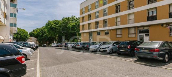 64m² Commercial property in Oeiras, Portugal No. 81070 13