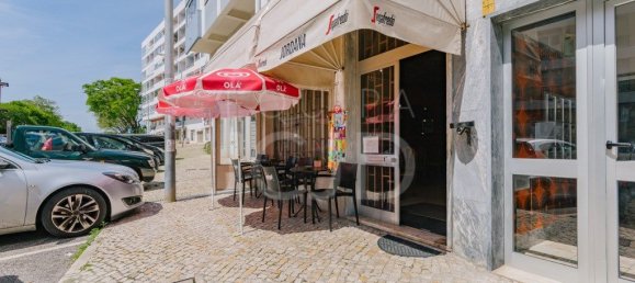 64m² Commercial property in Oeiras, Portugal No. 81070 17
