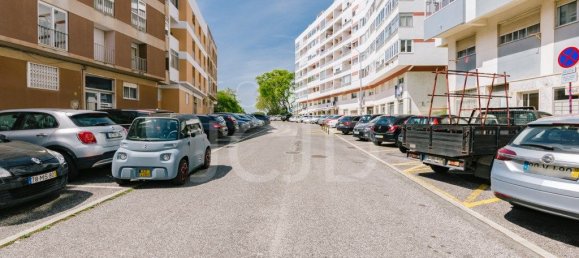 64m² Commercial property in Oeiras, Portugal No. 81070 16