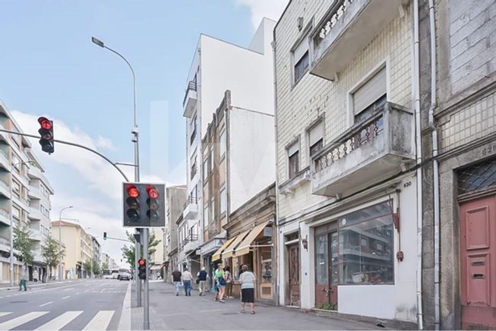 6 bedrooms Building in Porto, Portugal No. 32631