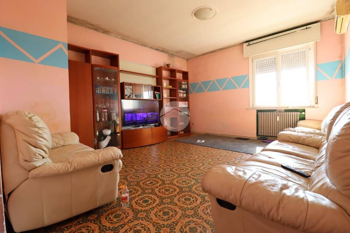 3 chambres Appartement à Mantua, Italy No. 327289