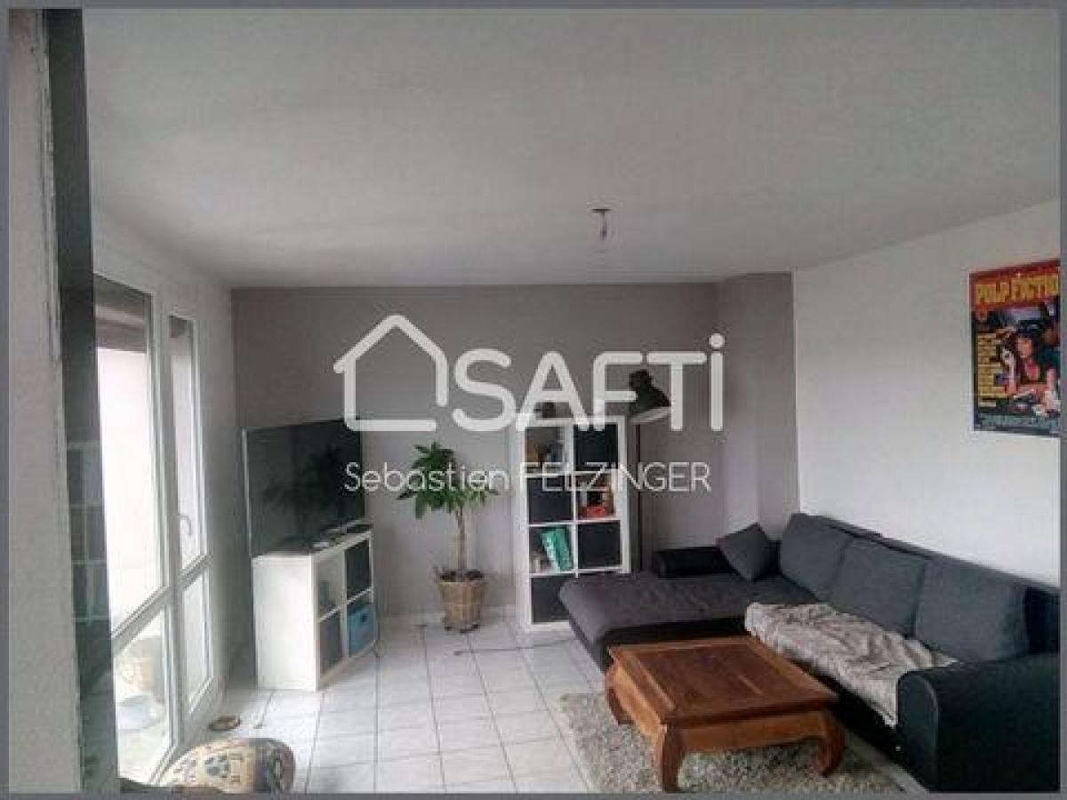 2 bedrooms Apartment in Laon, France No. 6829