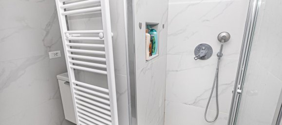 4-salle Appartement à Genoa, Italy No. 60413 21