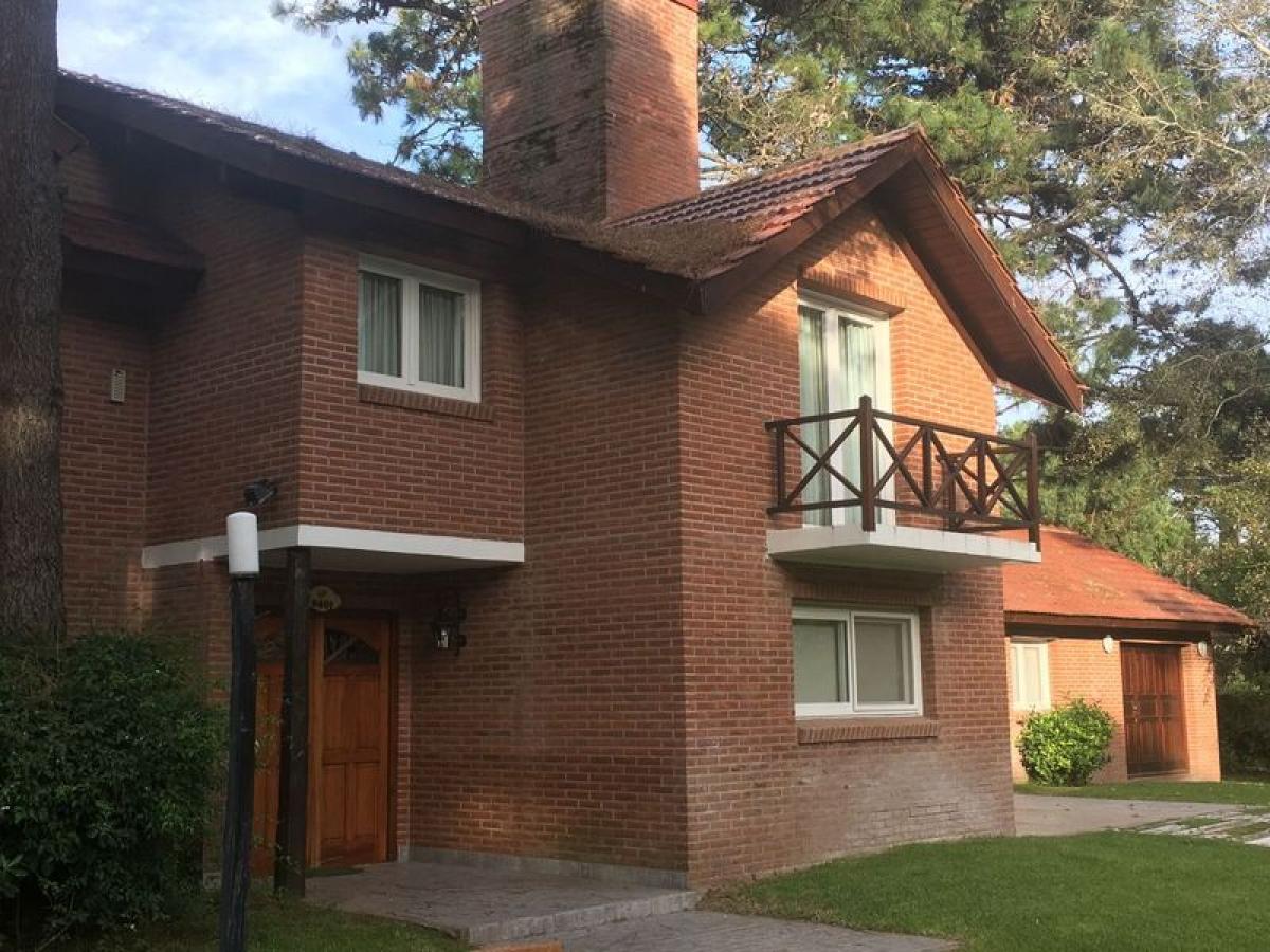 4 bedrooms House in Mar del Plata, Argentina No. 73688