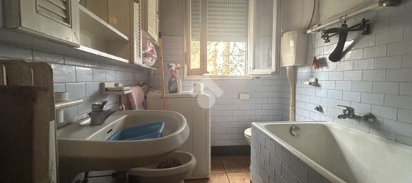 3 rooms Apartment in Reggio Emilia, Italy No. 93117 6