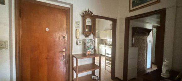 3 rooms Apartment in Reggio Emilia, Italy No. 93117 4