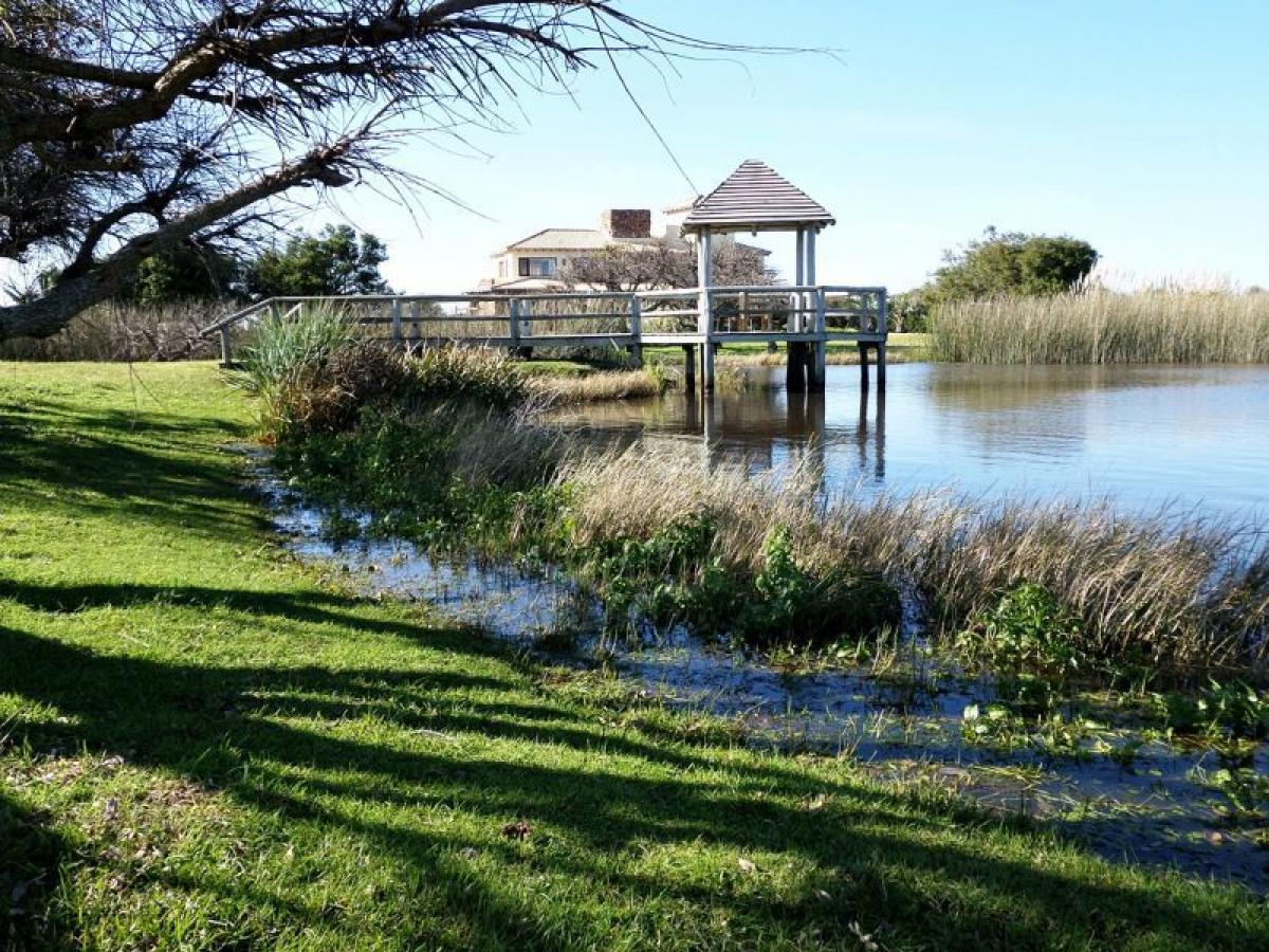 Дом с 4 спальнями в Мальдонадо, Уругвай № 6219