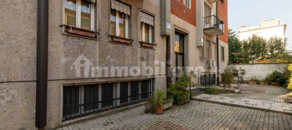 Oficina de 5 habitaciónes en Milan, Italy No. 244668 20