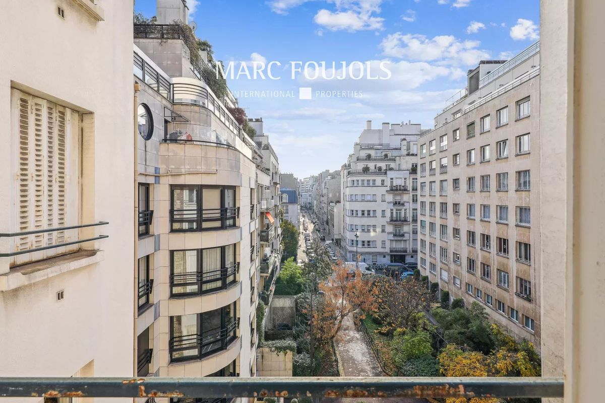 1 bedroom Apartment in Paris, France No. 163276