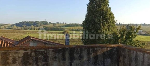 3 bedrooms House in Vinci, Italy No. 219482 3