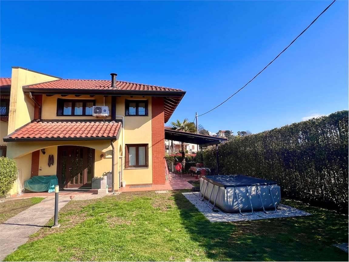 Villa de 5 divisões em Besozzo, Italy N.º 41628