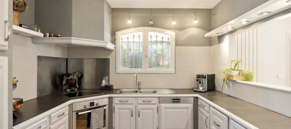 5 bedrooms Villa in Antibes, France No. 38230 3