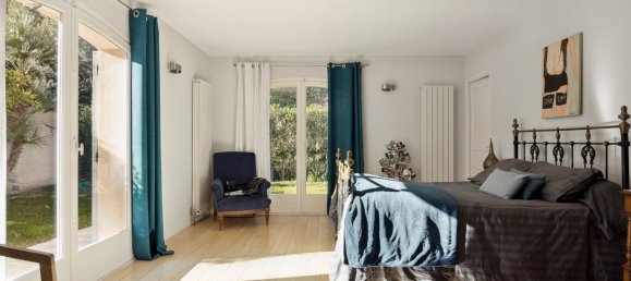 5 bedrooms Villa in Antibes, France No. 38230 2