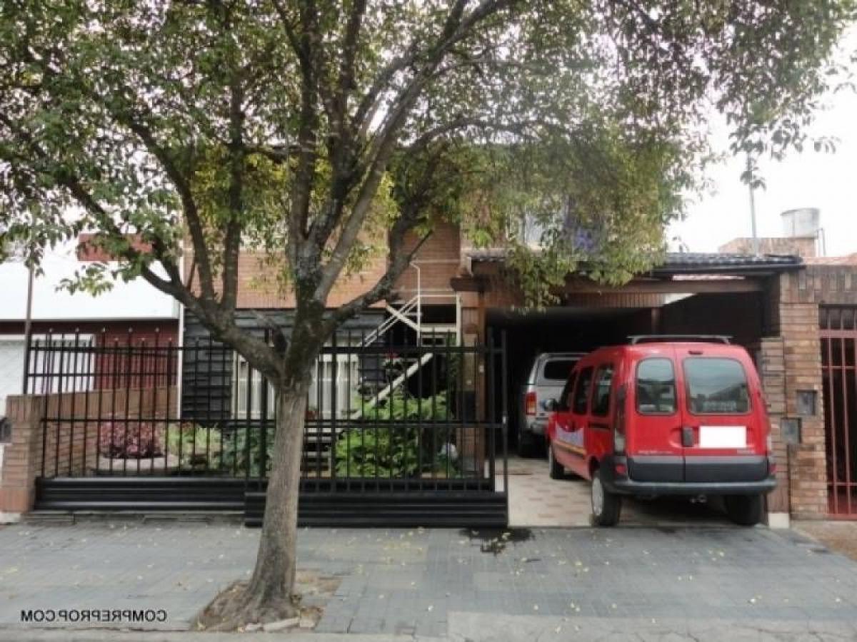 Дом с 3 спальнями в Кордоба, Аргентина № 2355