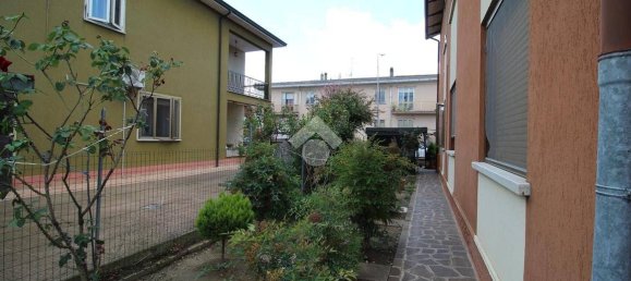 5 bedrooms Villa in Suzzara, Italy No. 310951 8