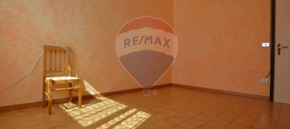 3 Schlafzimmer Wohnung in Savona, Italy, Nr. 36229 11