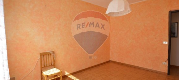 3 Schlafzimmer Wohnung in Savona, Italy, Nr. 36229 43