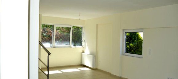 4 bedrooms Property in Loutraki, Greece No. 6374 5