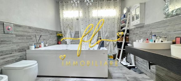 Villa de 4 dormitorios en Livorno, Italy No. 120126 32