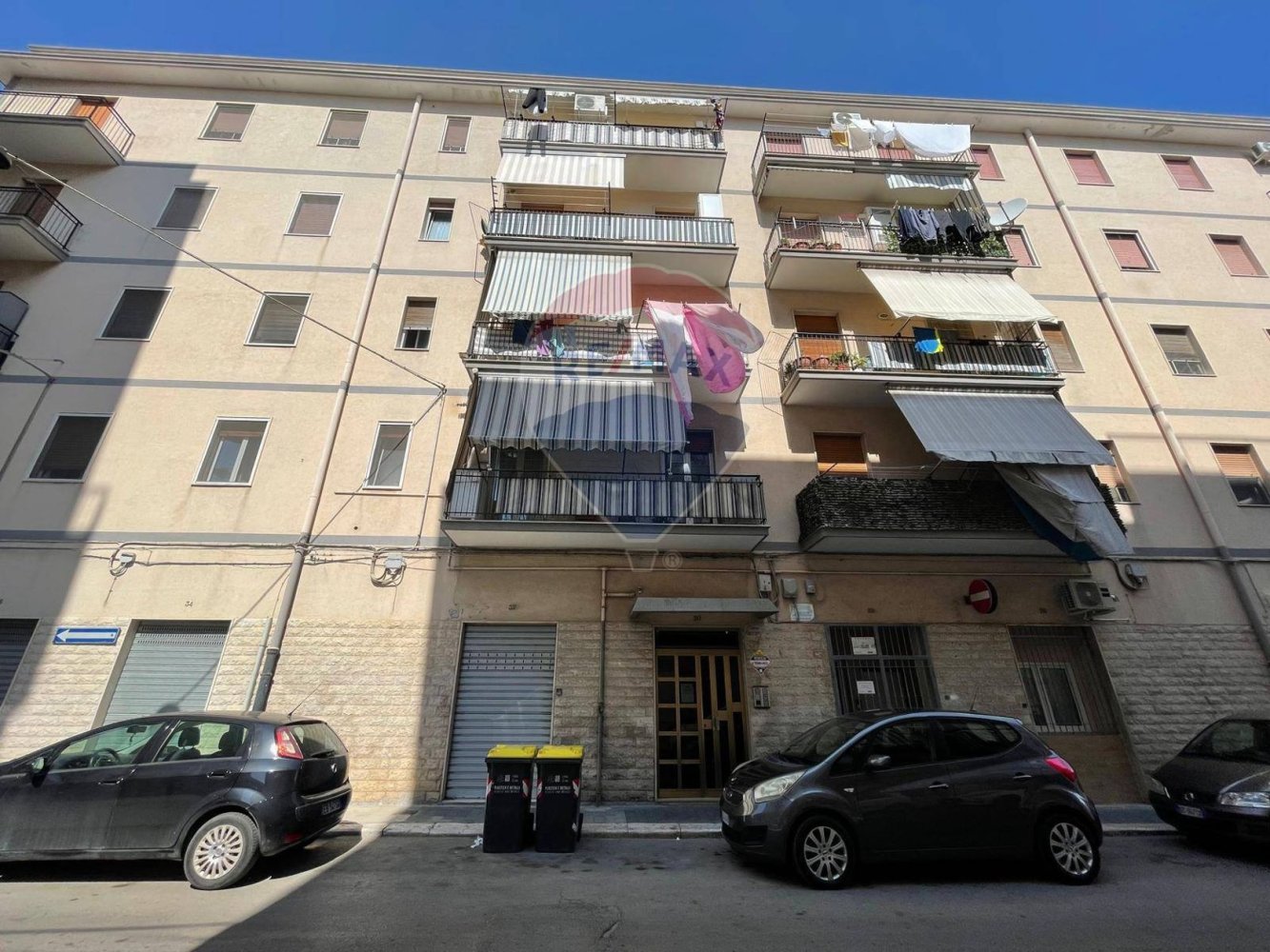 Apartamento de 5 dormitorios en Trani, Italy No. 319478